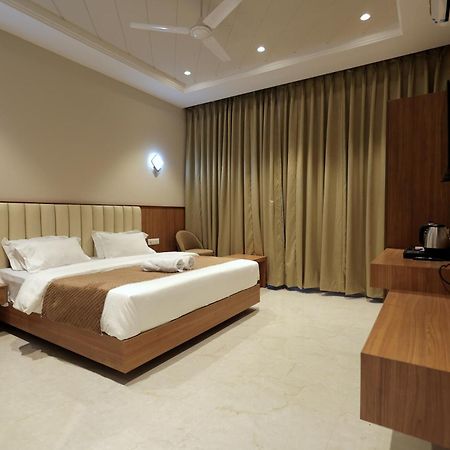 Hotel Regal Palm Moradabad Eksteriør billede