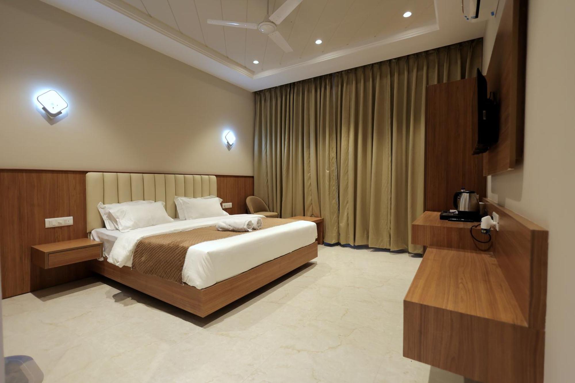 Hotel Regal Palm Moradabad Eksteriør billede
