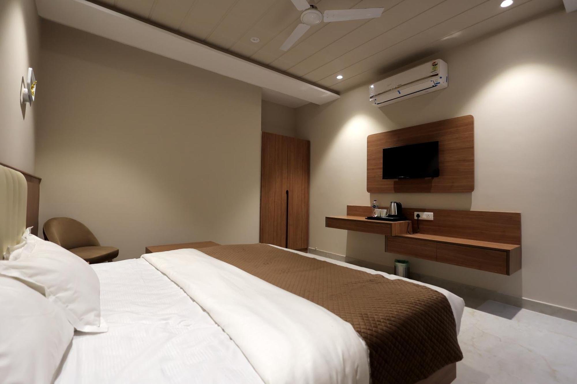Hotel Regal Palm Moradabad Eksteriør billede