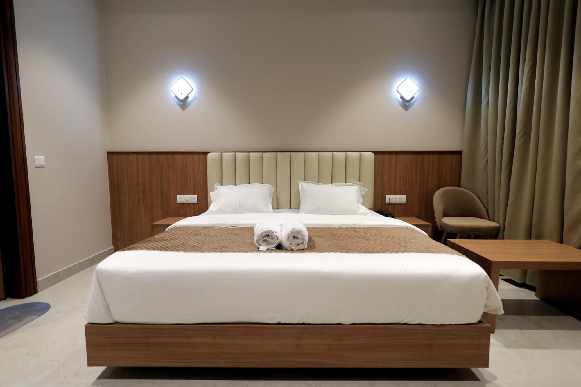 Hotel Regal Palm Moradabad Eksteriør billede