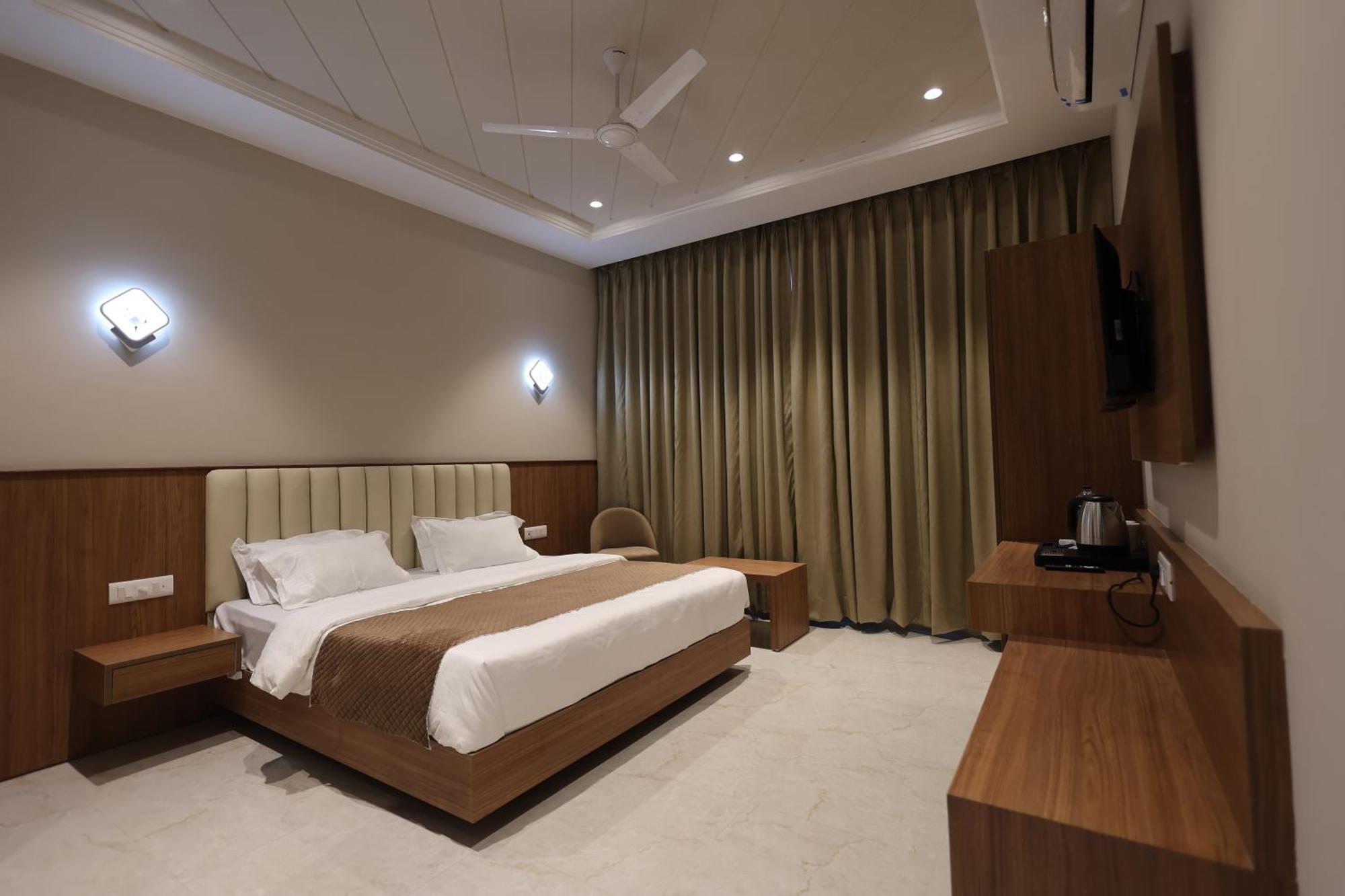 Hotel Regal Palm Moradabad Eksteriør billede