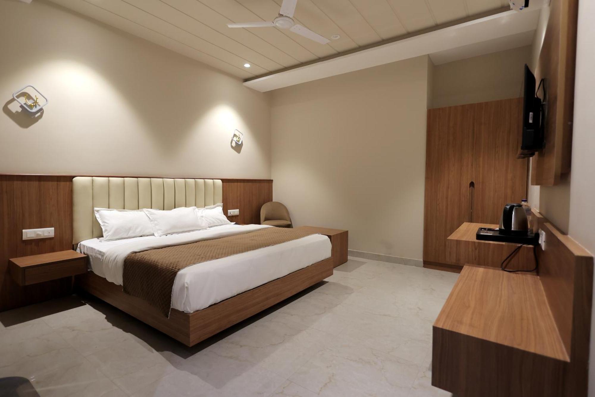 Hotel Regal Palm Moradabad Eksteriør billede