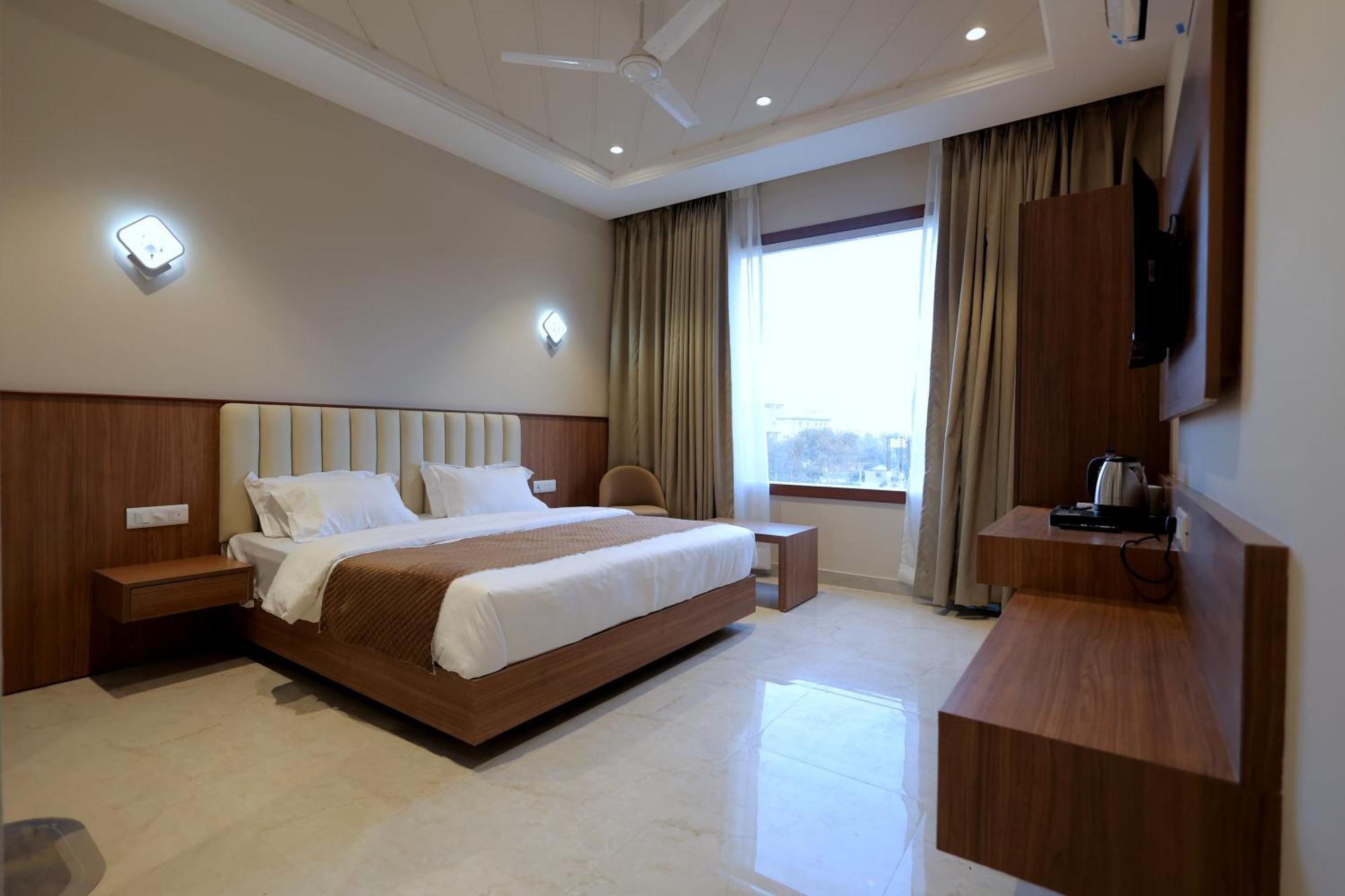 Hotel Regal Palm Moradabad Eksteriør billede